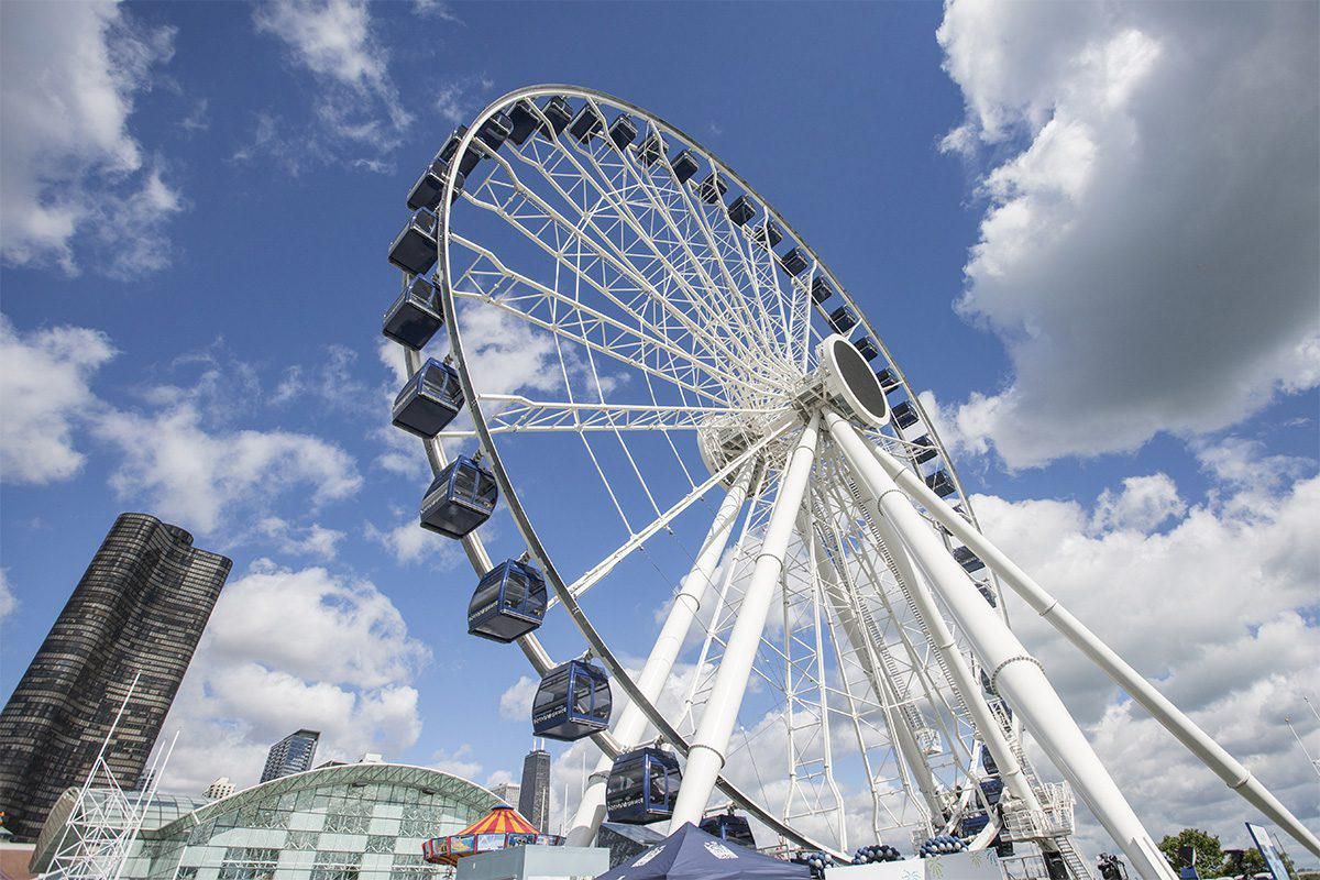 La Centennial Wheel ofrece vistas espectaculares de Chicago desde las alturas del Navy Pier.