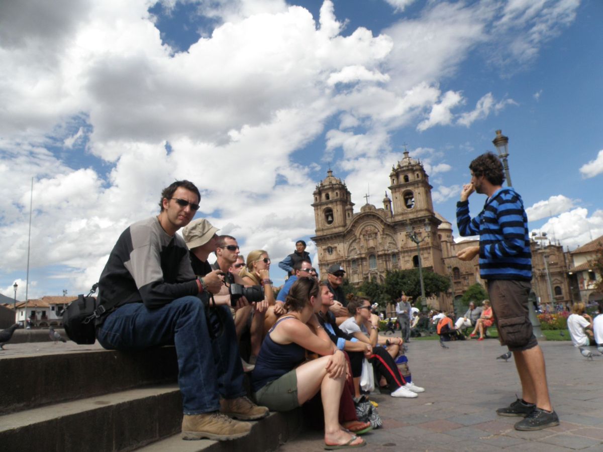 Visitantes extranjeros representan el 65% de turistas que arriban a Cusco y los viajeros nacionales el 35% - Ladevi Medios y Soluciones Visitantes extranjeros representan el 65% de turistas que arriban a Cusco y los viajeros nacionales el 35%