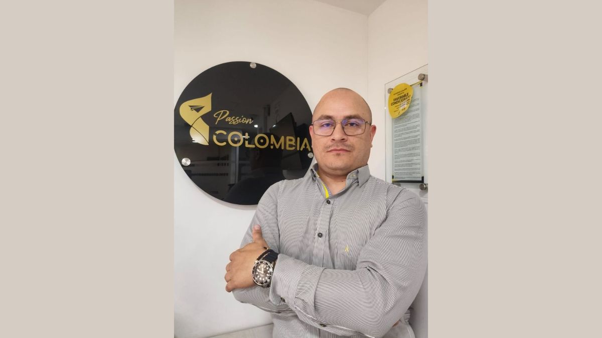 Cristian León, director de Passion Colombia, agencia de viajes ubicada en Medellín.