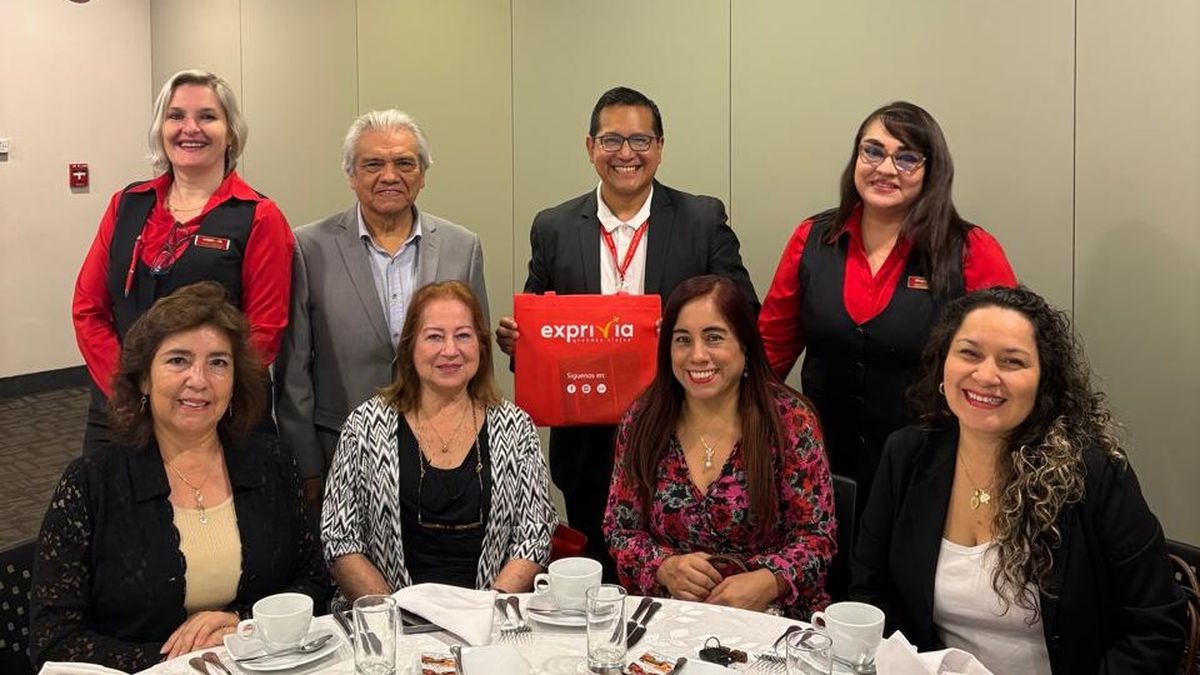 Equipo de Exprivia Grandes Viajes con agencias invitadas. Equipo de Exprivia Grandes Viajes con agencias invitadas.