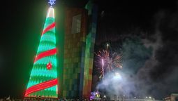 Barranquilla encendió el árbol de navidad más grande de Colombia con 500 mil luces.