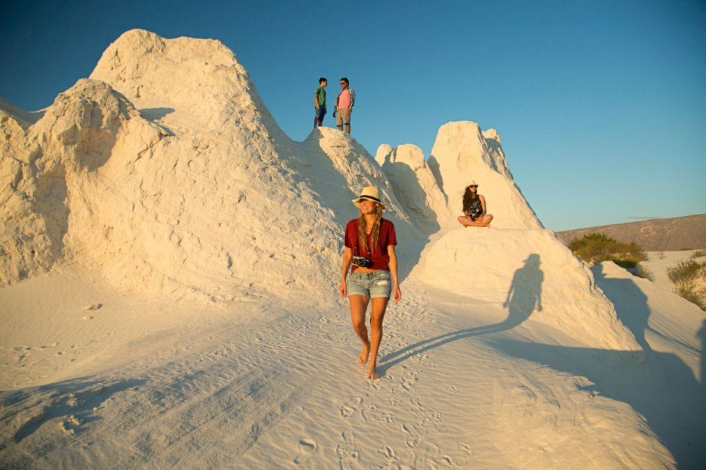 En vuelos nacionales, las aerolíneas con mayor flujo de pasajeros en el primer mes del 2024 fueron Viva Aerobus y Volaris, que transportaron en conjunto 3 millones 491 mil pasajeros.