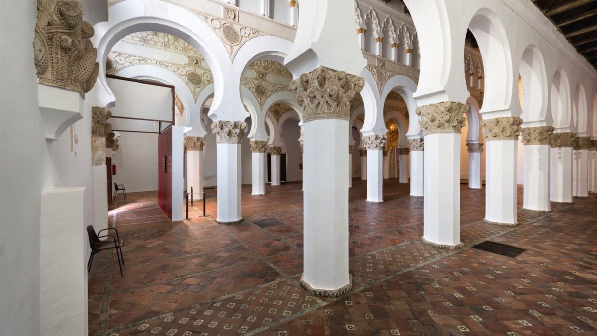 Visitas Privadas en Toledo propone un recorrido por un destino en el que conviven raíces católicas, judías y musulmanas. Vista de la Sinagoga Santa María la Blanca. Visitas Privadas en Toledo propone un recorrido por un destino en el que conviven raíces católicas, judías y musulmanas. Vista de la Sinagoga Santa María la Blanca.