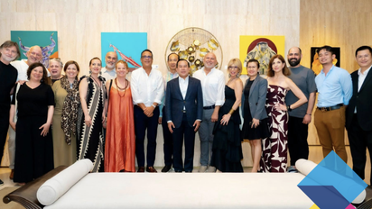 Parte del equipo de turismo y gobierno de Camboya con el equipo de AVASA Travel Group.