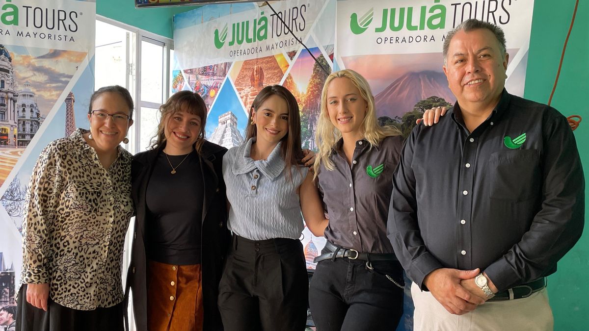 Equipo de Juliá Tours junto a representantes de Destino Colombia.