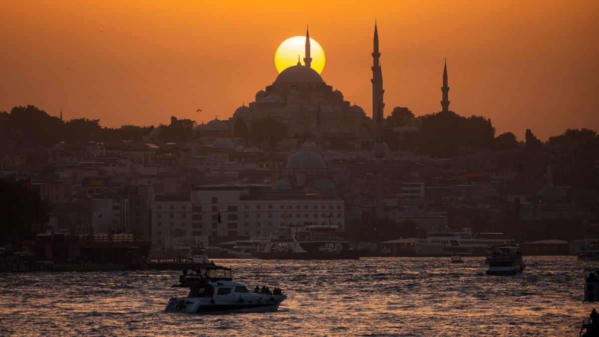 La Mezquita Azul es uno de los íconos más impresionantes de Estambul. - Ladevi Medios y Soluciones La Mezquita Azul es uno de los íconos más impresionantes de Estambul.
