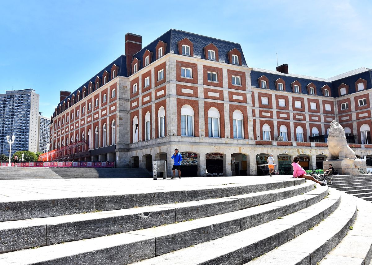 Fin de semana de carnaval en Mar del Plata: el paseo por la icónica rambla de la ciudad es un recorrido gratuito que no debería faltar. 