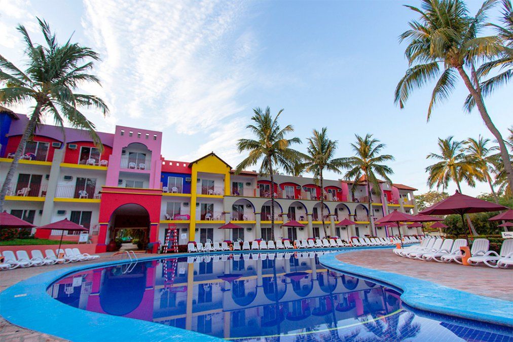 Una de las cinco piscinas del Royal Decameron Complex.