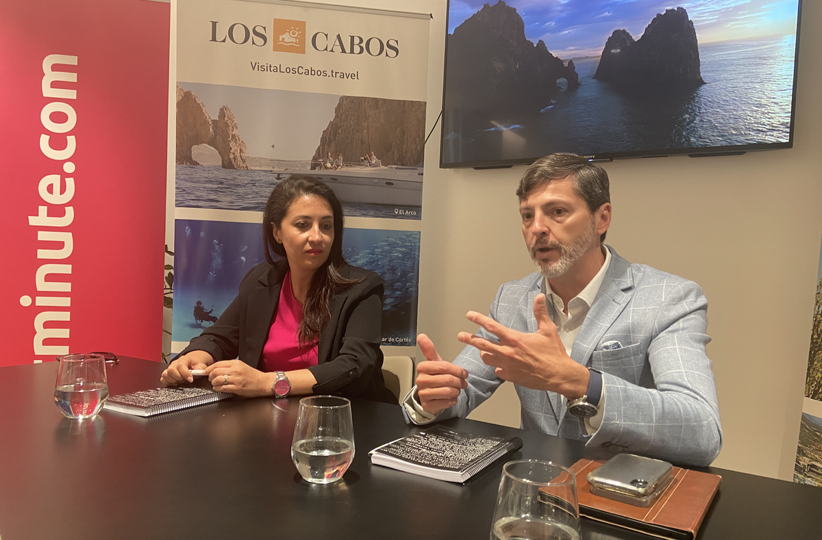 Rodrigo Esponda, director general del Fideicomiso de Turismo de Los Cabos, y Laura Amoretti, Chief Customer Officer de Lastminute.com, durante la presentación de la alianza en Madrid.