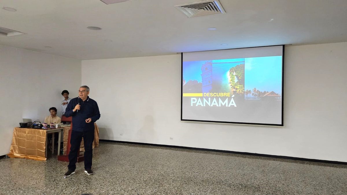 Capacitación de los destinos Panamá y Costa Rica con Fabián Rimmaudo, representante de Hover Tours.