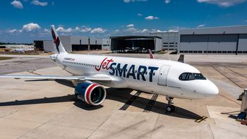 JetSMART estudia llegar con vuelos directos a Los Ángeles, en el Biobío. 