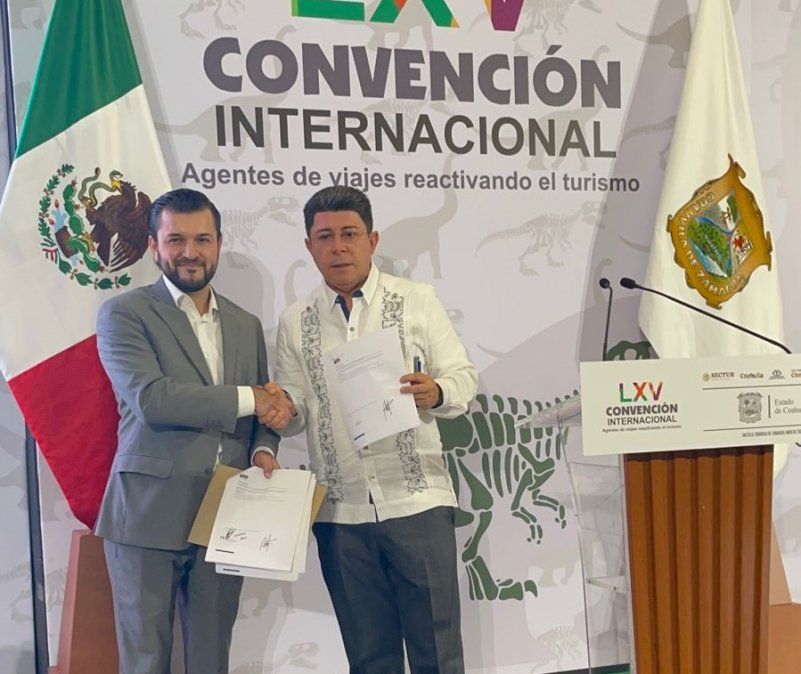 Firma de la alianza entre Hoteles City Express y AMAV.