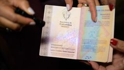 Colombia lanza su nuevo pasaporte con mayor seguridad y protección de datos.
