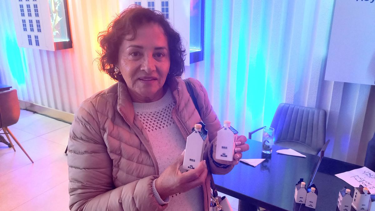 Usuarios de Business Class de KLM, entre ellos de Metropolitan Touring, durante el evento de intercambio de casitas Delft. Usuarios de Business Class de KLM, entre ellos de Metropolitan Touring, durante el evento de intercambio de casitas Delft.