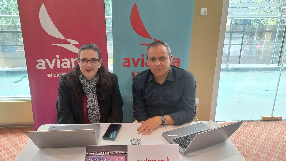 Sandra Ruiz, supervisora de Ventas de Avianca, y Patricio Ayala, ejecutivo de Ventas. - Ladevi Medios y Soluciones Sandra Ruiz, supervisora de Ventas de Avianca, y Patricio Ayala, ejecutivo de Ventas.
