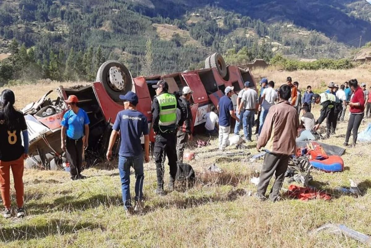 La Sutran denunció a Turismo Andino por dar el servicio de transporte turístico informalmente. - Ladevi Medios y Soluciones La Sutran denunció a Turismo Andino por dar el servicio de transporte turístico informalmente.