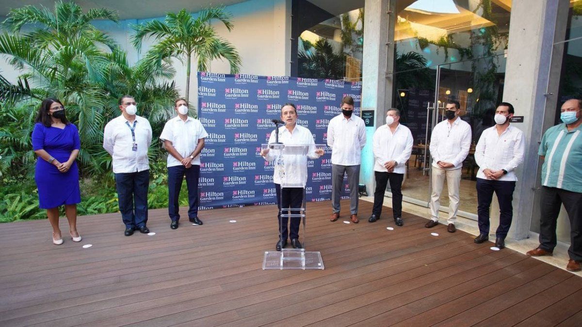 El gobernador de Quintana Roo, Carlos Joaquín González, durante la presentación del nuevo hotel de Hilton.