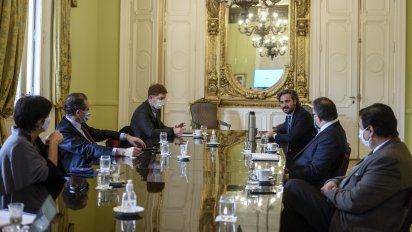 El proyecto de ley de moratoria impositiva amplía el universo de contribuyentes que pueden adherirse a la moratoria vigente a todas las personas jurídicas y humanas para ofrecer alivio.