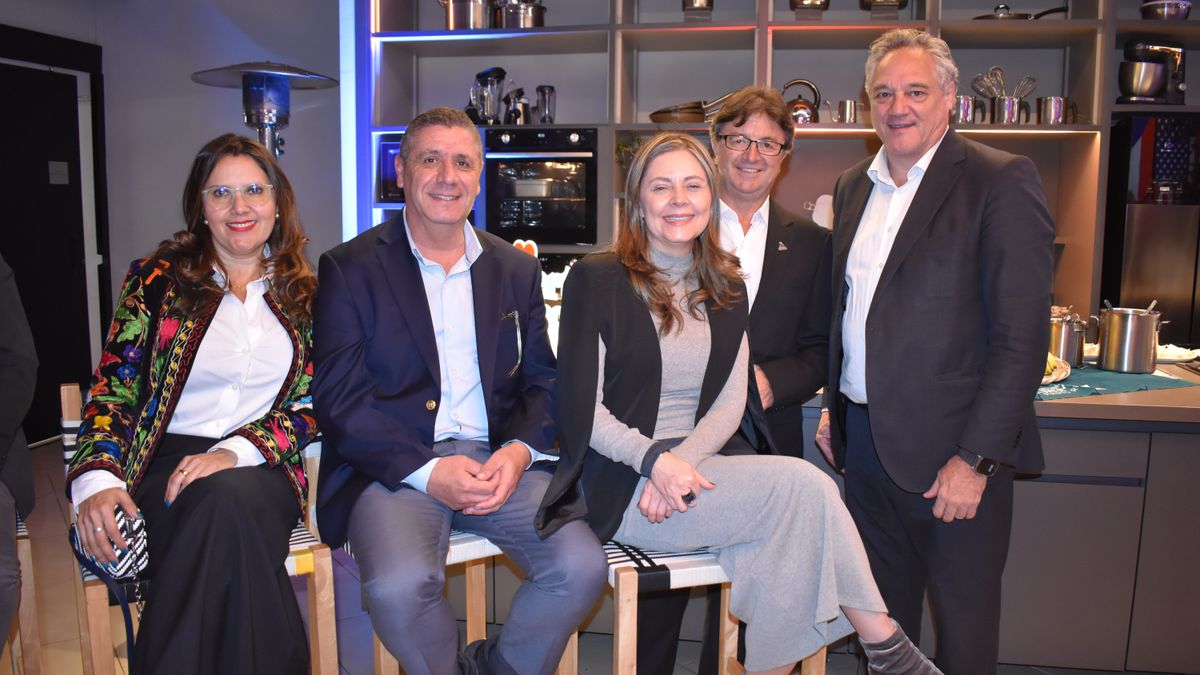 Paola Castaño, Copa Airlines; Juan Carlos Camacho, The Travel Planner; Doris García, Uga Turismo; Andrés Delgado, Kaishi Travel, Adrián González, Ladevi, en el marco del evento de Puerto Rico en Bogotá. 