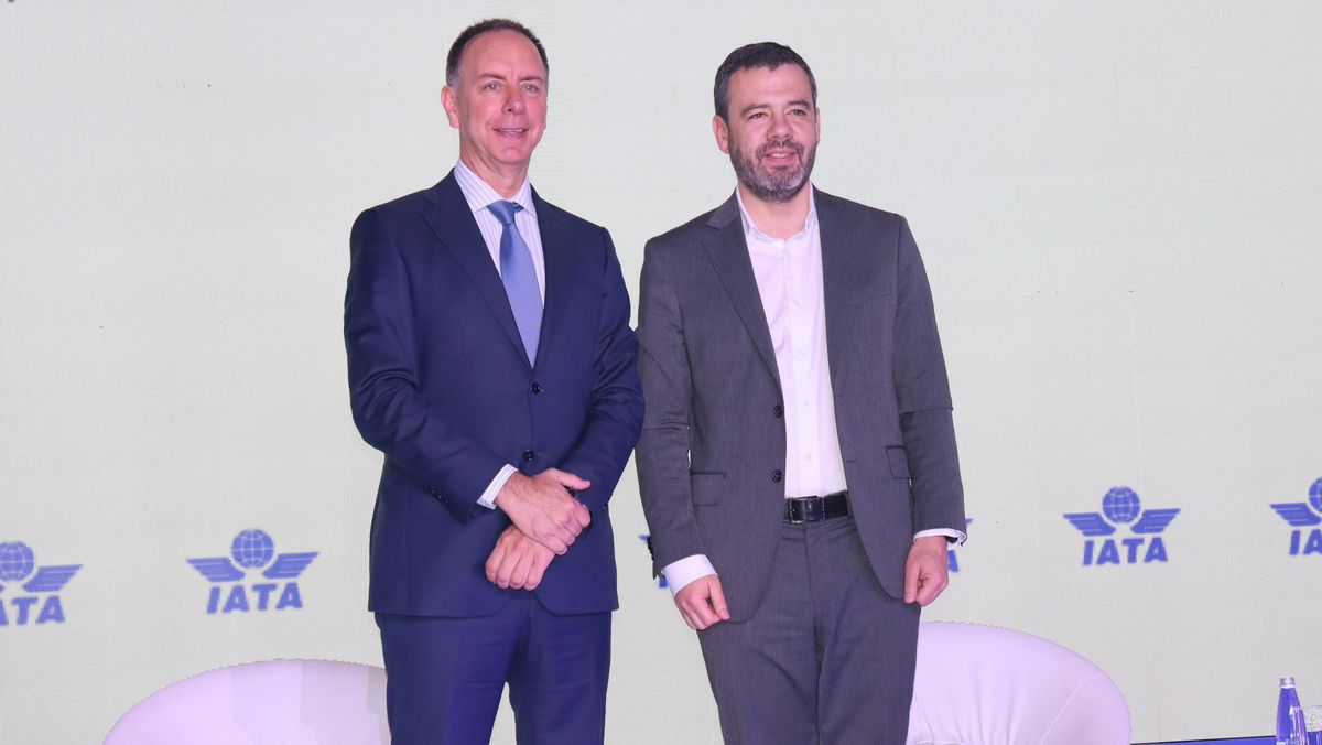 Peter Cerdá, vicepresidente regional de IATA para las Américas y Carlos Fernando Galán, alcalde de Bogotá.