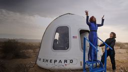 El reciente viaje de la estrella pop Katy Perry al espacio, a bordo de una nave privada de Blue Origin.