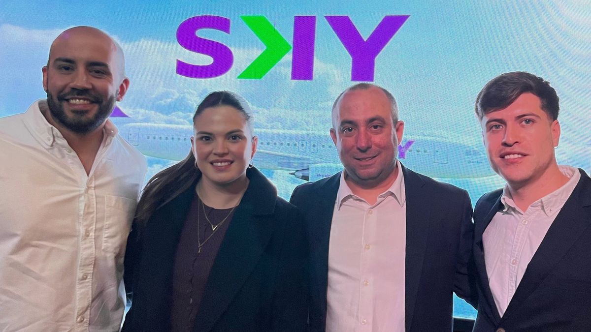 SKY Airline: Guillermo Pucciano, gerente de Producto y Fidelización; Vania Cáceres, subgerente de Ventas Internacionales; Nicolás Di Maio, jefe de Negocios Internacionales; y José Miguel Naranjo, analista senior de Revenue Management.&nbsp;