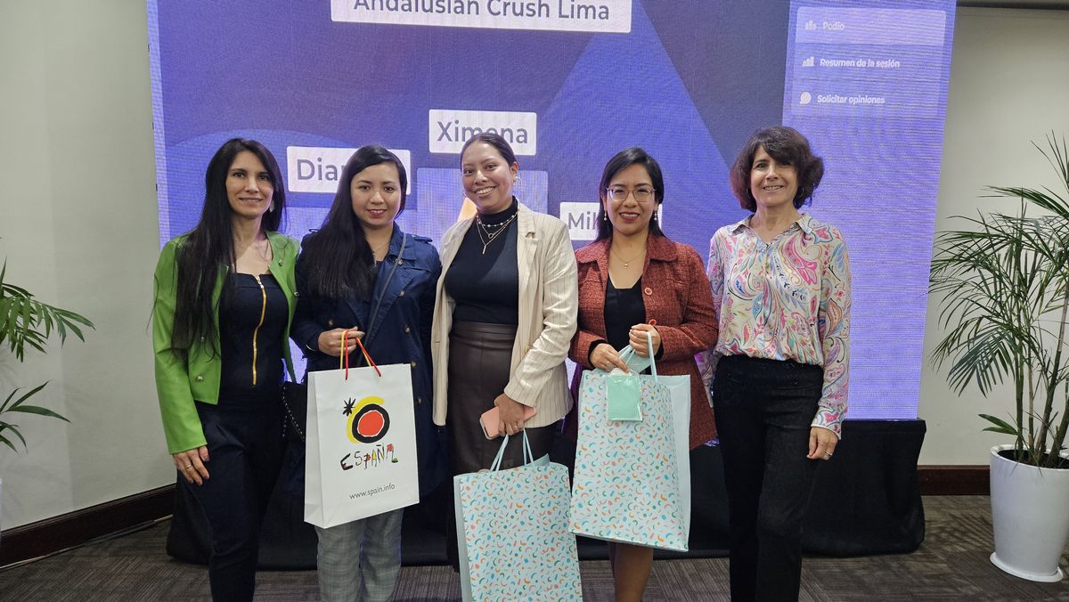 Agentes de viajes ganadoras de la trivia realizada por Andaluc&iacute;a.