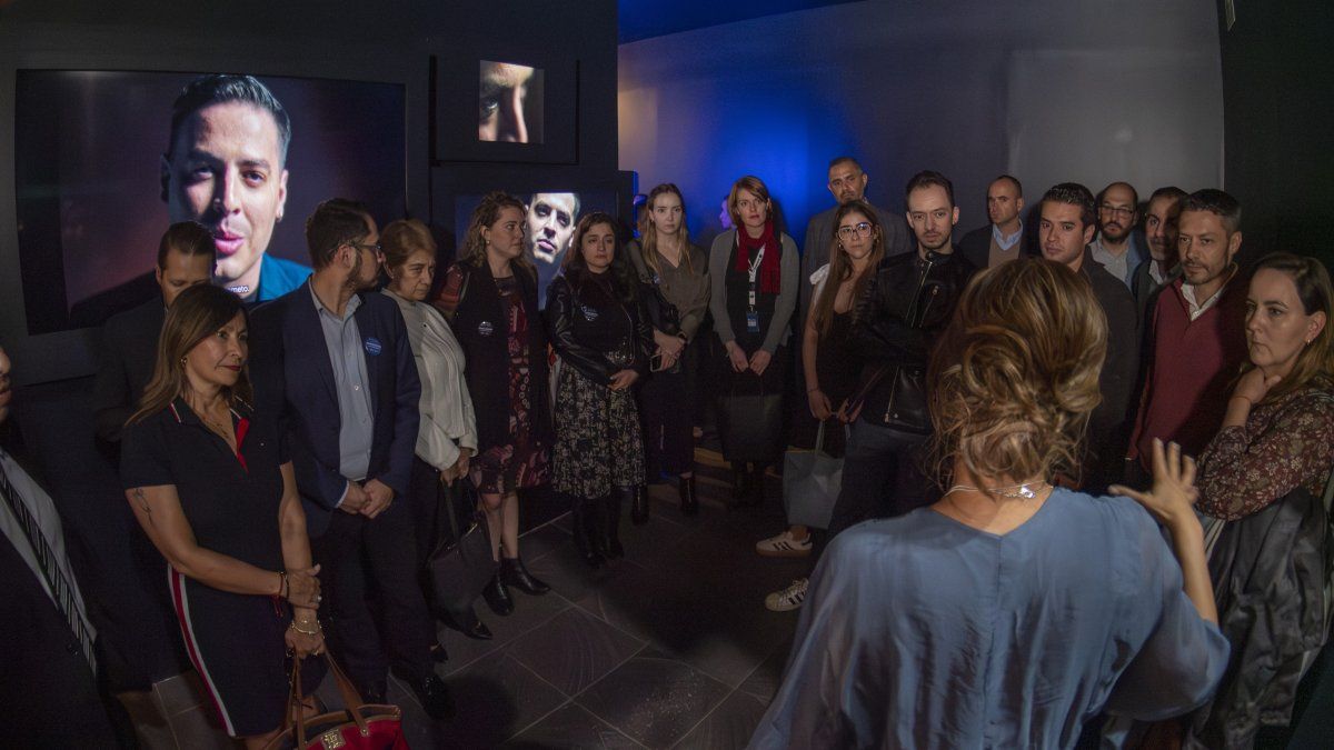 La muestra inaugurada por Aeroméxico muestra la ruta de la trata de personas con testimonios reales de sobrevivientes. La muestra inaugurada por Aeroméxico muestra la ruta de la trata de personas con testimonios reales de sobrevivientes.