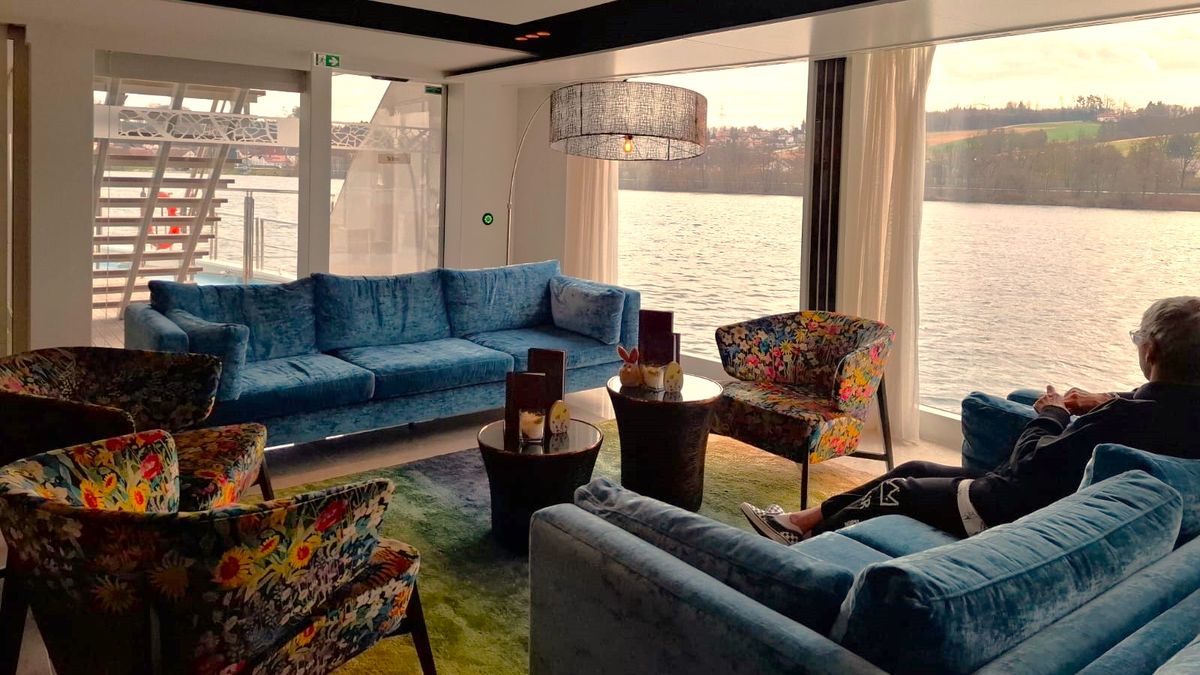 Las bibliotecas del AmaMagna, de AmaWaterways, se encuentran entre los espacios más cálidos y hermosos del navío. 