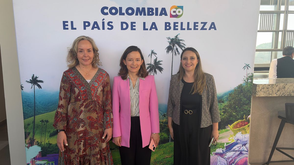 Sandra Rodr&iacute;guez, gerente general de Mis Destinos; Tatiana Zambrano, representante de la Embajada de Colombia en Ecuador; y Patricia Salinas, analista senior de Turismo de ProColombia.