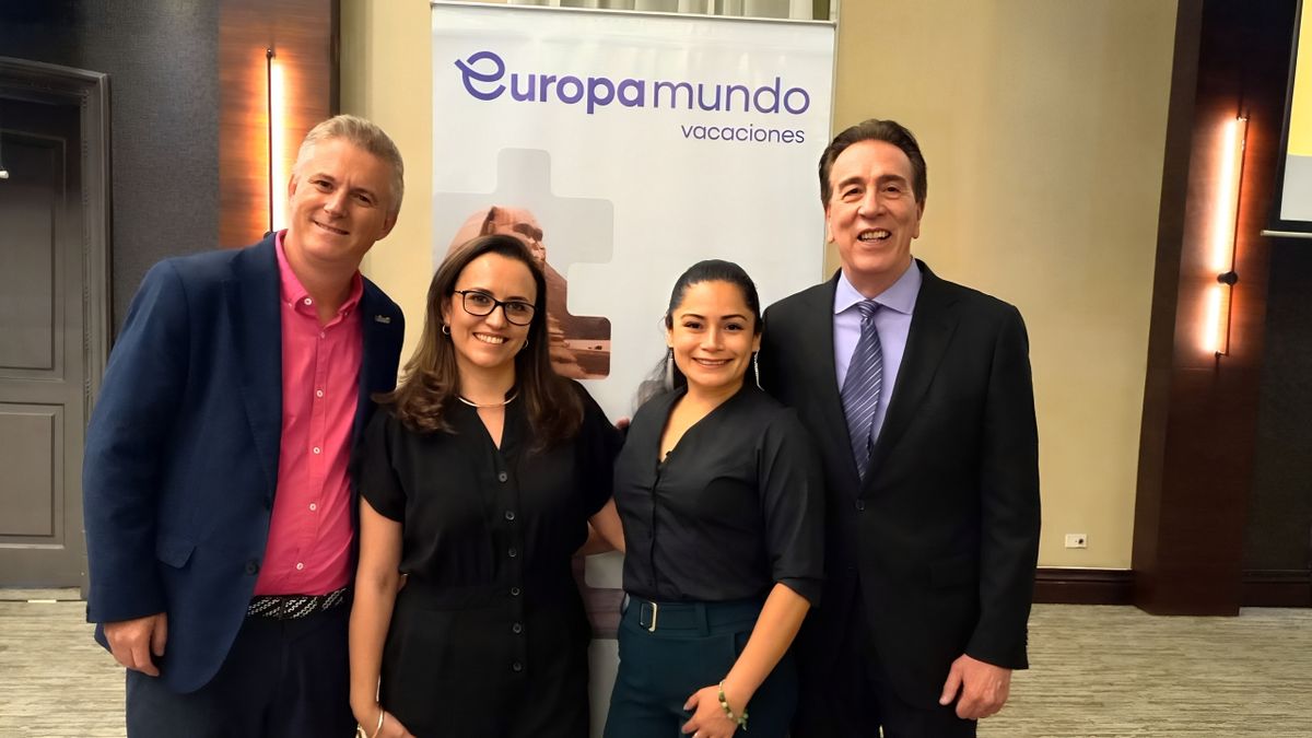 Lucas Ozuna, director comercial de Europamundo para Latinoamérica; Gabriela Guayasamín, gerente comercial de Statustravel; Rocío La Rosa, ejecutiva comercial de Europamundo para Colombia, Perú y Ecuador; y Francisco Arboleda, gerente general de Statustravel. - Ladevi Medios y Soluciones Lucas Ozuna, director comercial de Europamundo para Latinoamérica; Gabriela Guayasamín, gerente comercial de Statustravel; Rocío La Rosa, ejecutiva comercial de Europamundo para Colombia, Perú y Ecuador; y Francisco Arboleda, gerente general de Statustravel.
