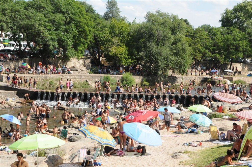 Verano 2024: Balneario El Fantasio se ubica a la vera de la Avenida Perito Moreno.