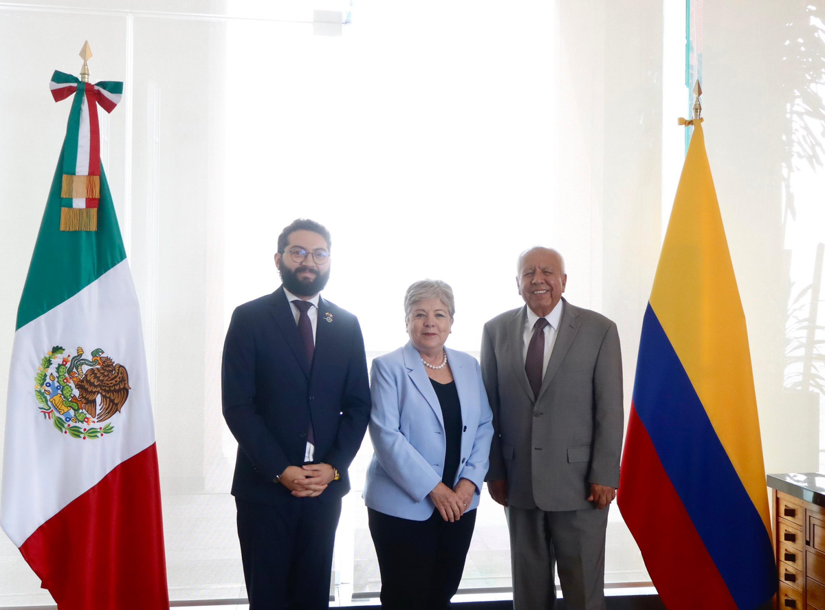 Moises Ninco Daza, embajador de Colombia en México, Alicia Bárcena, secretaria de Relaciones Exteriores de México y Francisco Garduño, comisionado del Instituto Nacional de Migración.