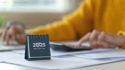 altText(Calendario de feriados 2025 en Argentina: ¿cuándo es el próximo fin de semana XXL?)}