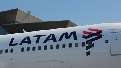 Latam Airlines anuncia suspensión de su vuelo Lima-Caracas
