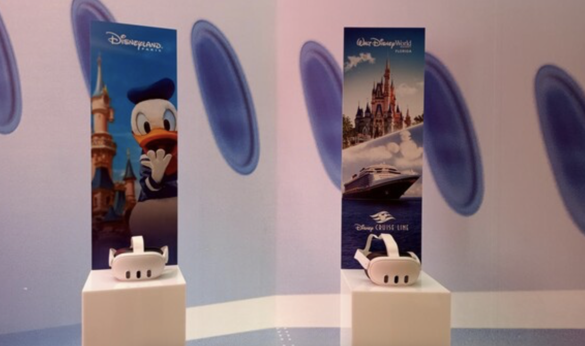 Apple Vision Pro en el Espacio Iberia para descubrir la oferta de productos de Disney Destinations.