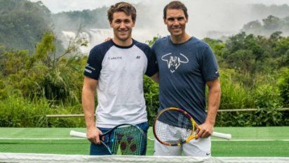 Argentina: Rafael Nadal estuvo de visita en el país y brindó una exhibición junto a su colega noruego Casper Ruud en el Hotel Meliá del Parque Nacional Iguazú.