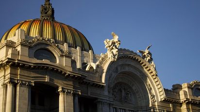 En los museos de México cada sala es un portal que nos lleva a través del tiempo revelando la riqueza de nuestras raíces la creatividad de nuestros artistas y la diversidad que define nuestra identidad cultural.