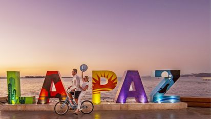 La actividad turística en La PAz, el enclave de Baja California Sur, genera un suministro de divisas importante, aumenta los ingresos (micro y macroeconómicos) y aumenta el Producto Interno Bruto (PIB).&nbsp;