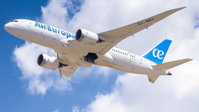 Air Europa más frecuencias entre Bogotá y Madrid.