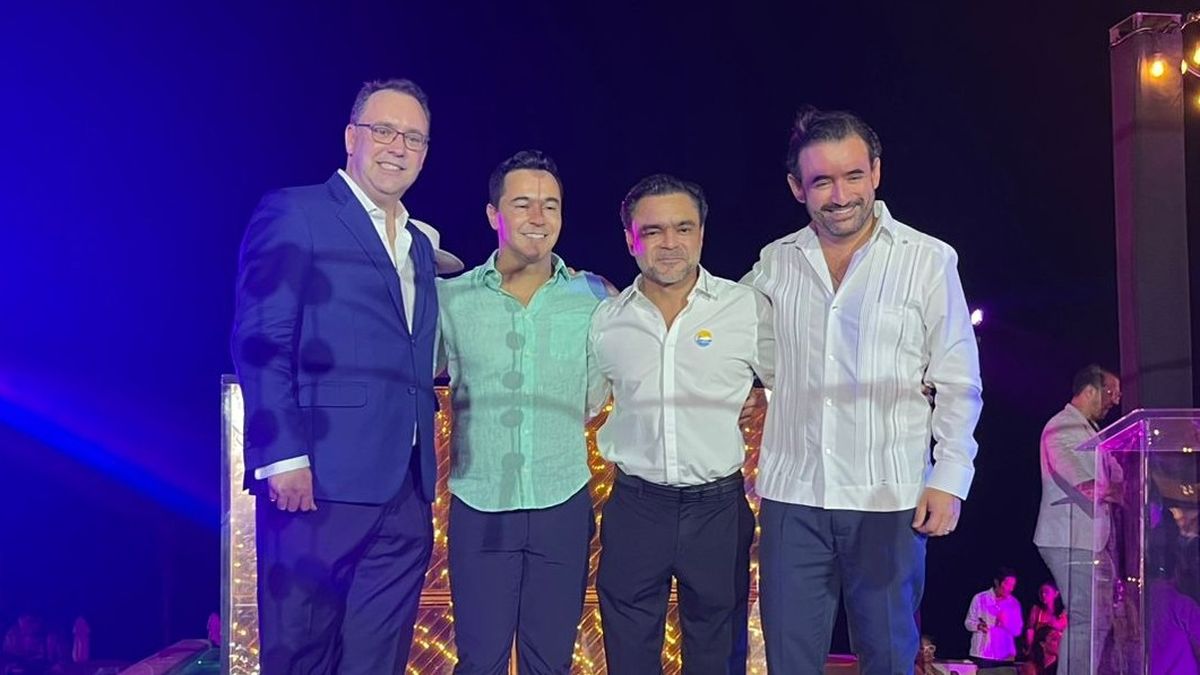 Los disertantes en la velada de camaradería de Cancún Travel Mart. Los disertantes en la velada de camaradería de Cancún Travel Mart.