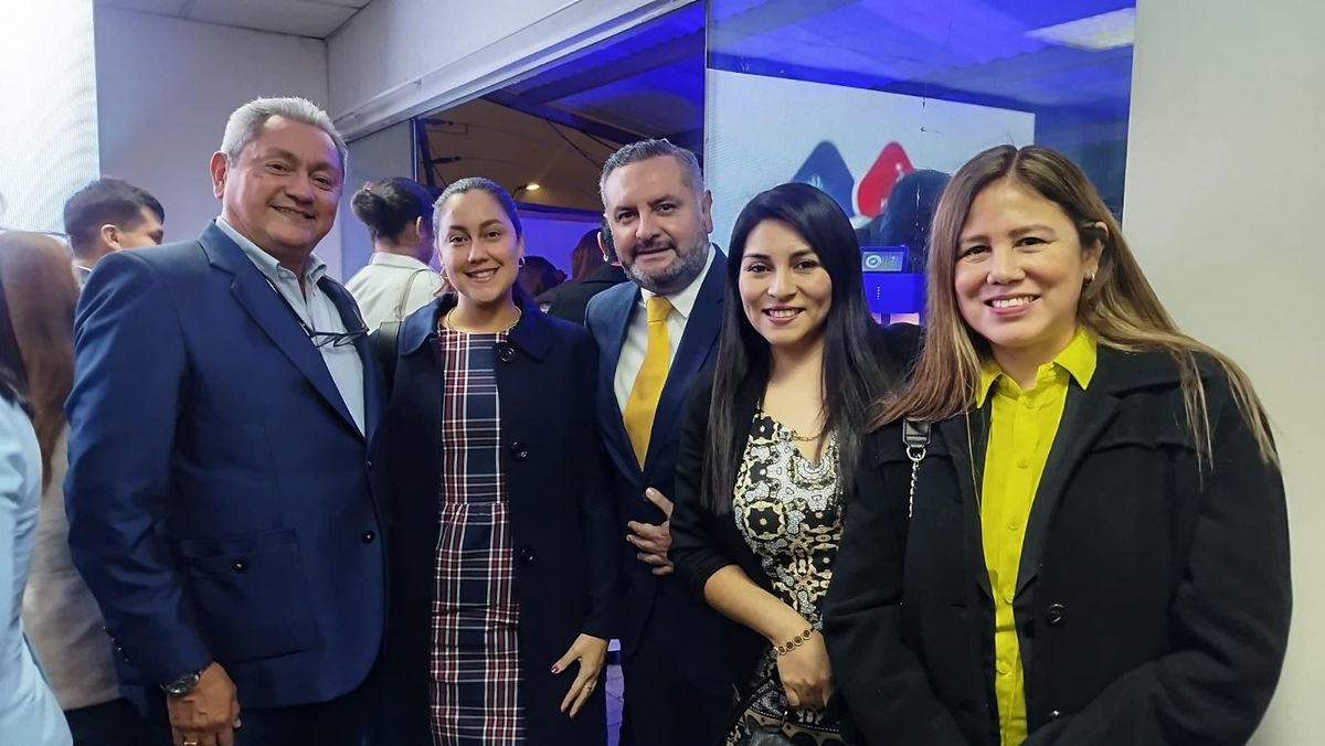Fidel Murgueytio junto a las agencias de viajes.
