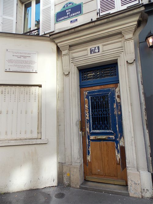 En la casa de Ernest Hemingway en el Barrio Latino hay un cartel que recuerda que París era  una fiesta.