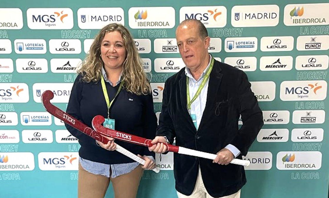 Araceli María García, regional director de BCD Sports y Santiago Deó, presidente de la Real Federación Española de Hockey.