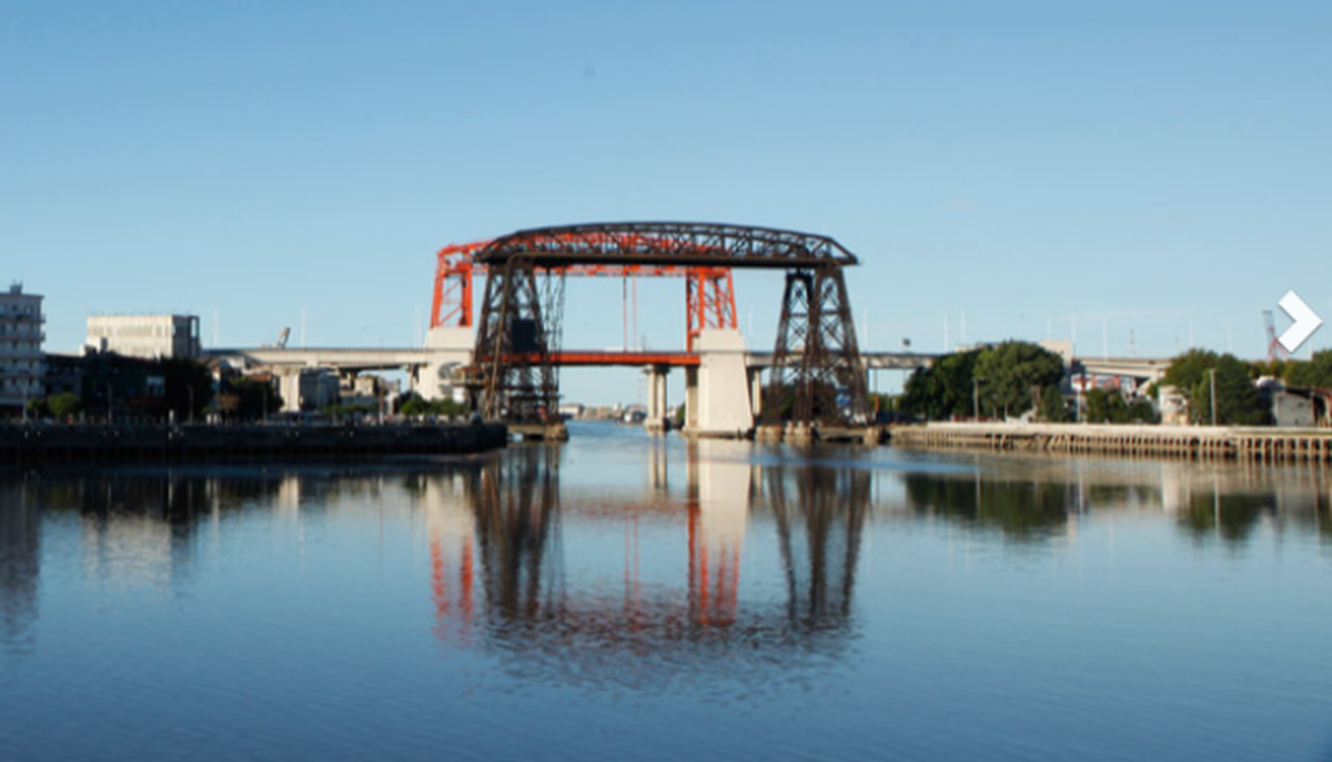 El puente transbordador de La Boca (1014), declarado Monumento Histórico Nacional, un camino hacia Dock Sud. El puente transbordador de La Boca (1014), declarado Monumento Histórico Nacional, un camino hacia Dock Sud.