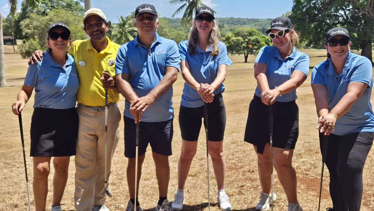Equipo Perú en el 11° Torneo de Golf para Agentes de Viajes de América Latina de Sandals, conformado por: Ramón Javier, Nawal Mubarak, carla Carty y Roberto Santivañez.
