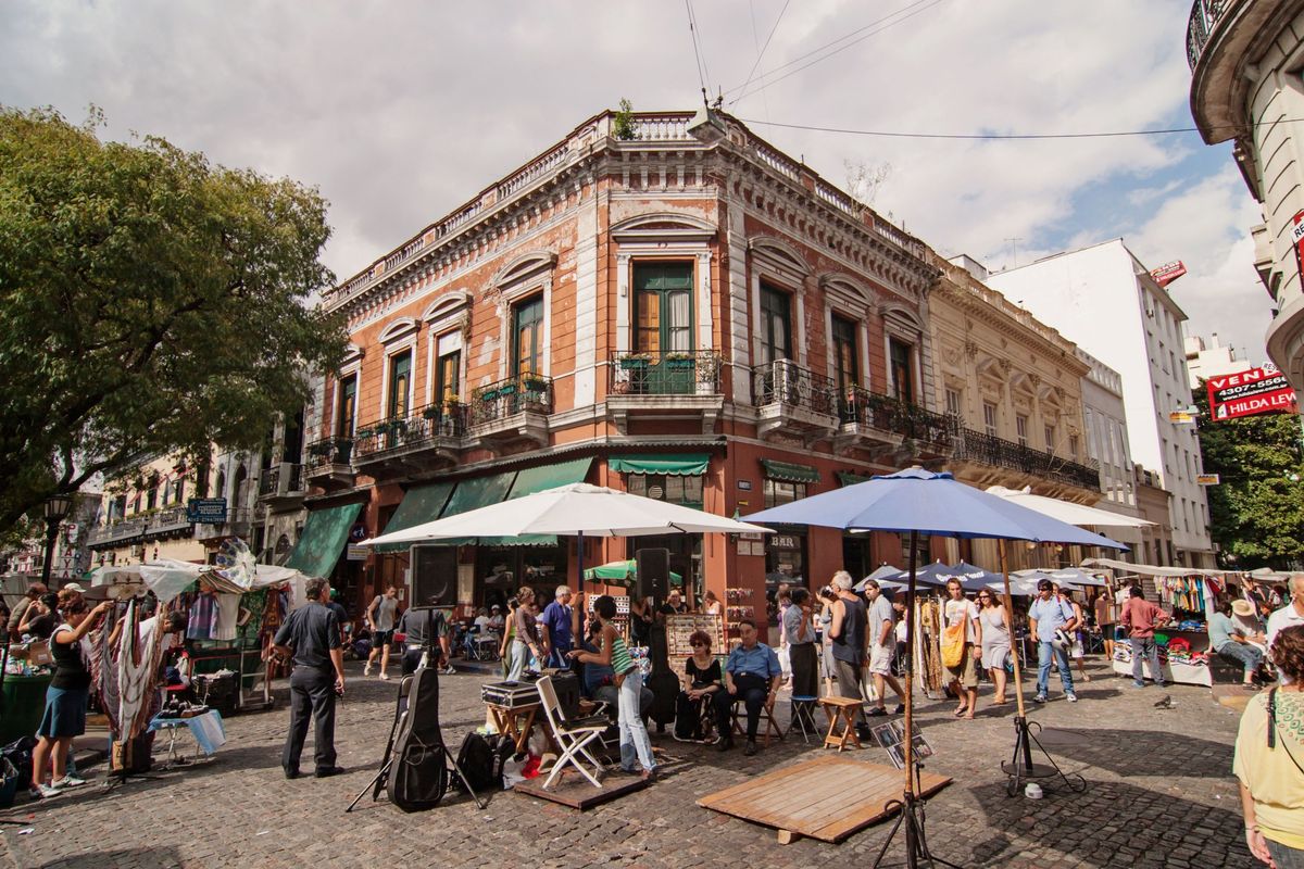San Telmo es uno de los barrios más pintorescos de Buenos Aires.