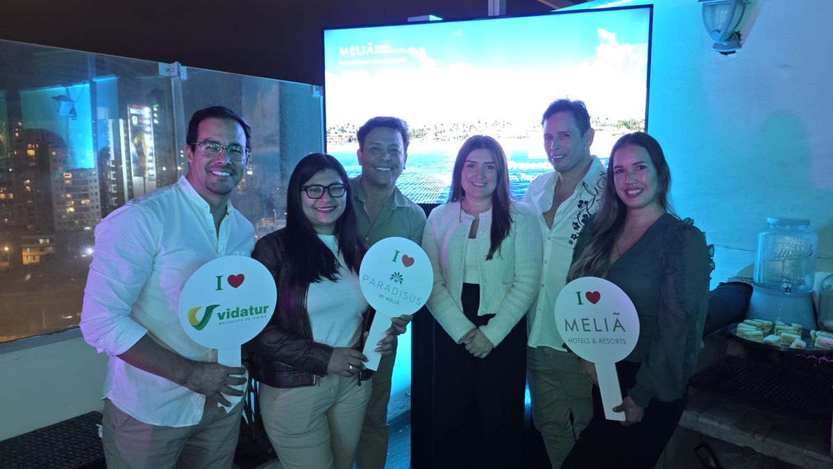 Equipo de Vidatur junto a Catalina Londoño. Equipo de Vidatur junto a Catalina Londoño.