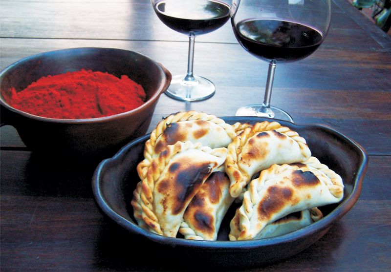 Otro imperdible es la gastronomía local siendo las clásicas empanadas, las que se llevan todos los aplausos.