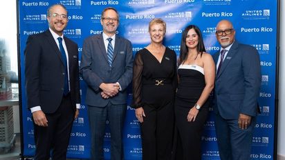 Directivos de United Airlines durante la celebración.